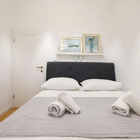 Iadra In Center Apartman Zára